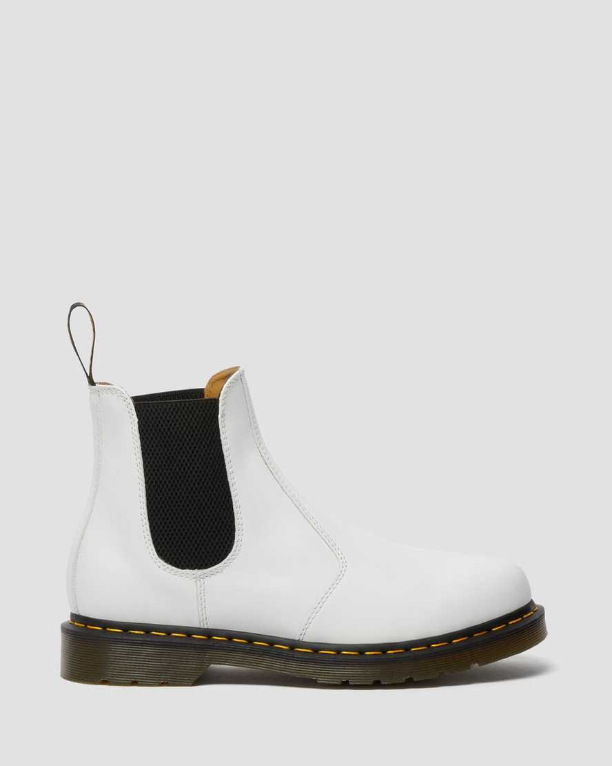 weiße dr. martens 2976 chelsea boots mit gelben nähten für herren