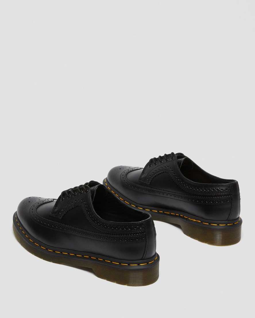 schwarze dr. martens 3989 herren-brogue-schuhe mit gelben nähten