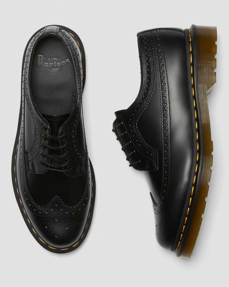 schwarze dr. martens 3989 herren-brogue-schuhe mit gelben nähten