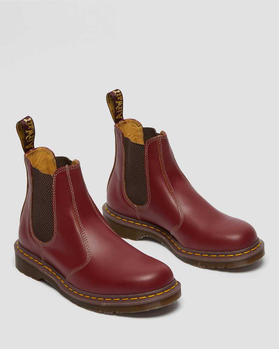 rote dr. martens 2976 vintage chelsea boots für damen hergestellt in england