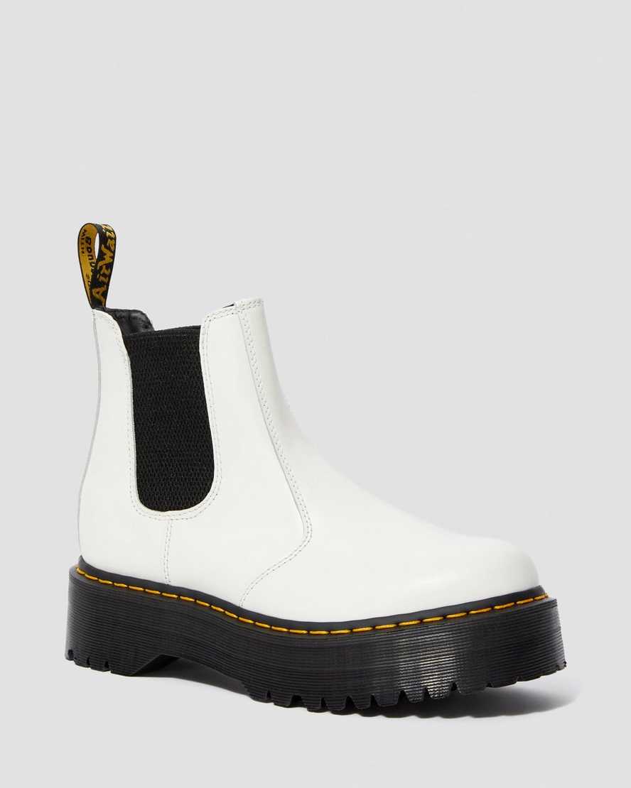 weiße dr. martens 2976 chelsea boots mit glatter plateausohle für damen