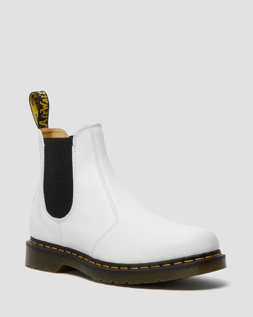 weiße dr. martens 2976 chelsea boots mit gelben nähten für damen