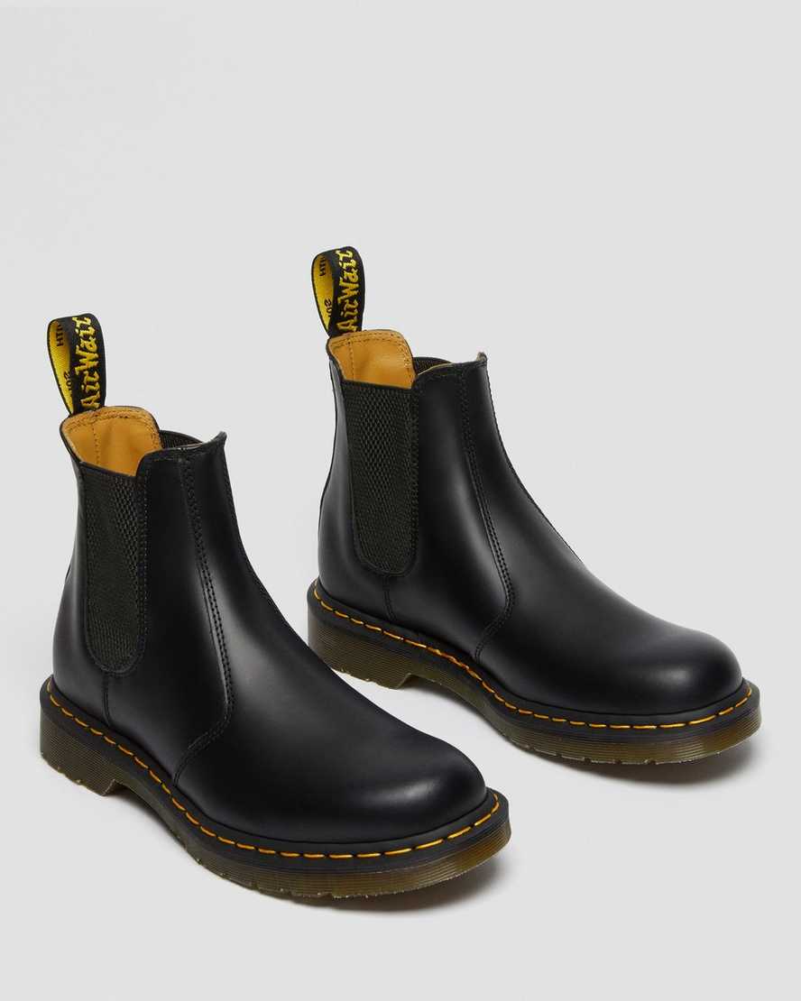 schwarze dr. martens 2976 chelsea boots mit gelben nähten für damen