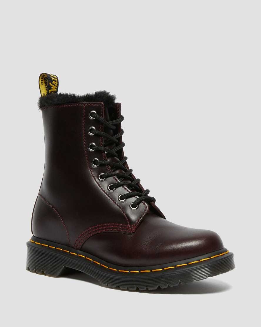 burgunderrote dr. martens 1460 serena schnürstiefel für damen mit kunstfellfutter.