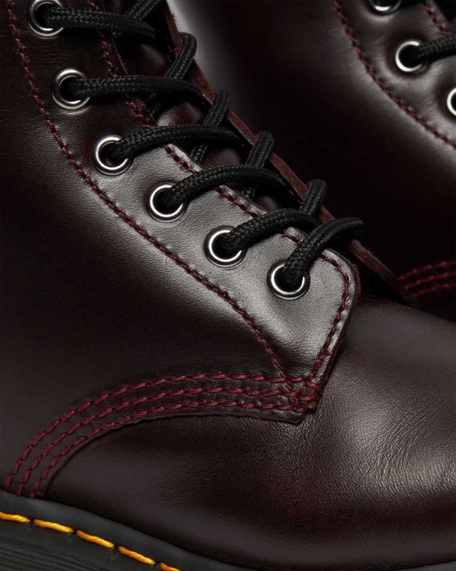 burgunderrote dr. martens 1460 serena schnürstiefel für damen mit kunstfellfutter.
