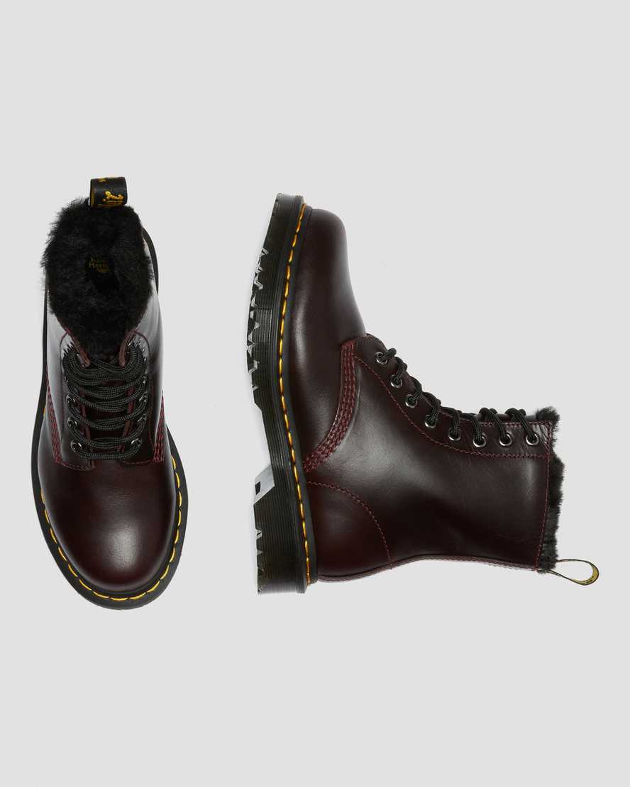 burgunderrote dr. martens 1460 serena schnürstiefel für damen mit kunstfellfutter.