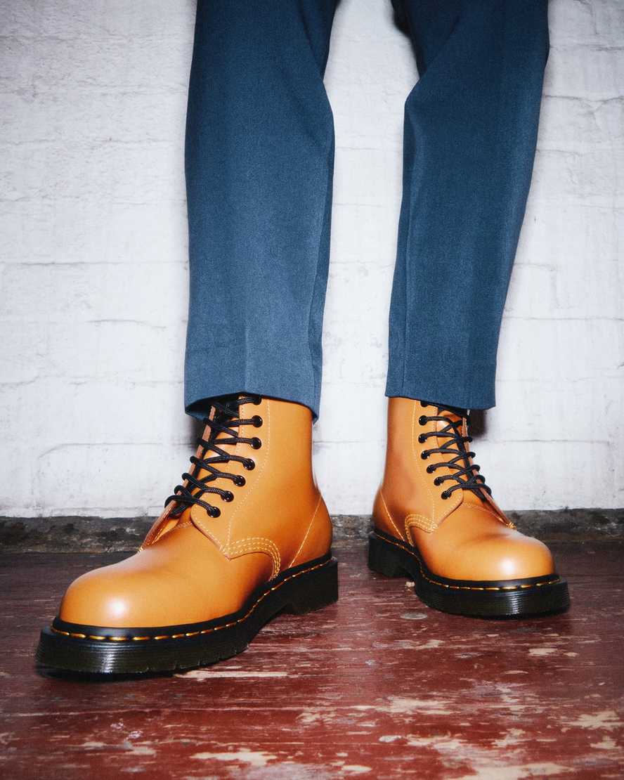 orangefarbene dr. martens 1460 smooth damen-schnürstiefel