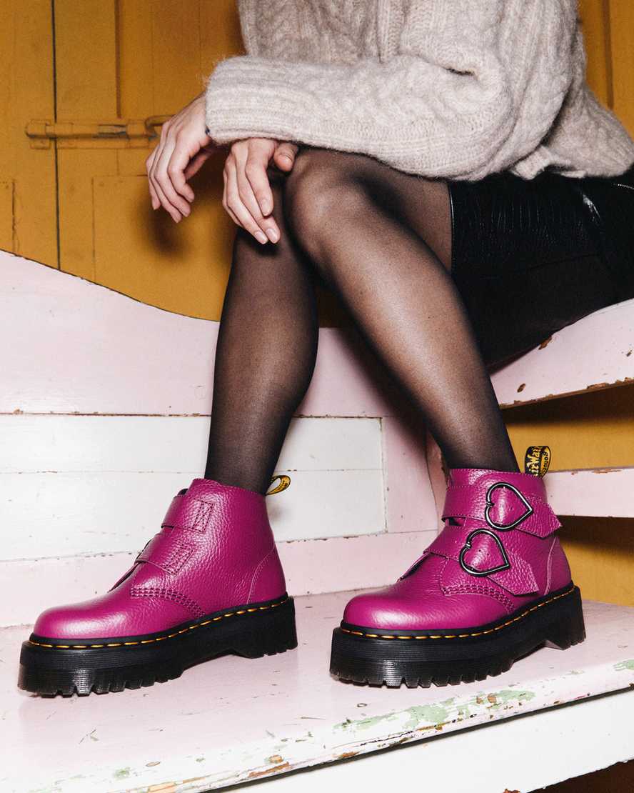 pinkfarbene dr. martens devon heart plateau-stiefel für damen.