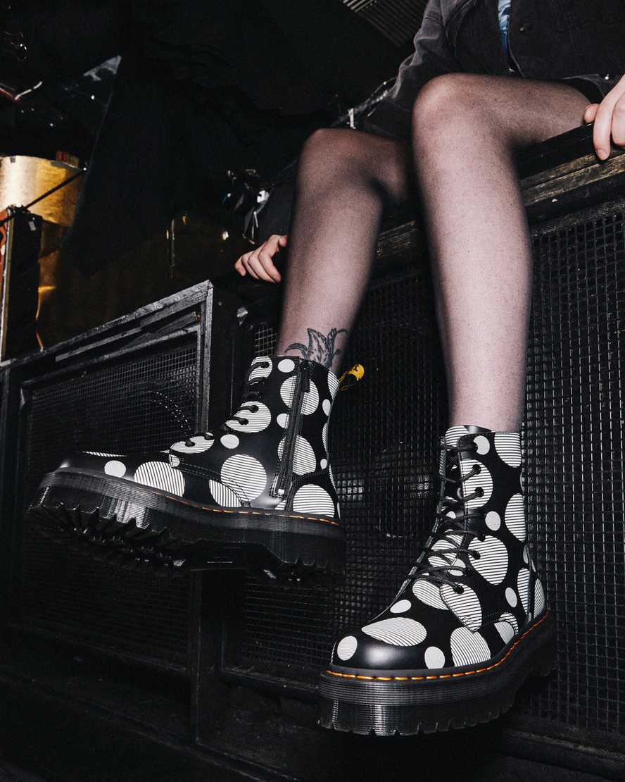 schwarze dr. martens jadon polka dot glatte damen-plateaustiefel