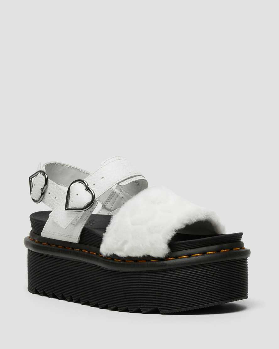 weiße dr. martens voss plateau-sandalen mit flauschigem kunstfellfutter für damen.