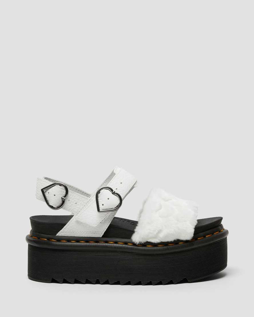 weiße dr. martens voss plateau-sandalen mit flauschigem kunstfellfutter für damen.