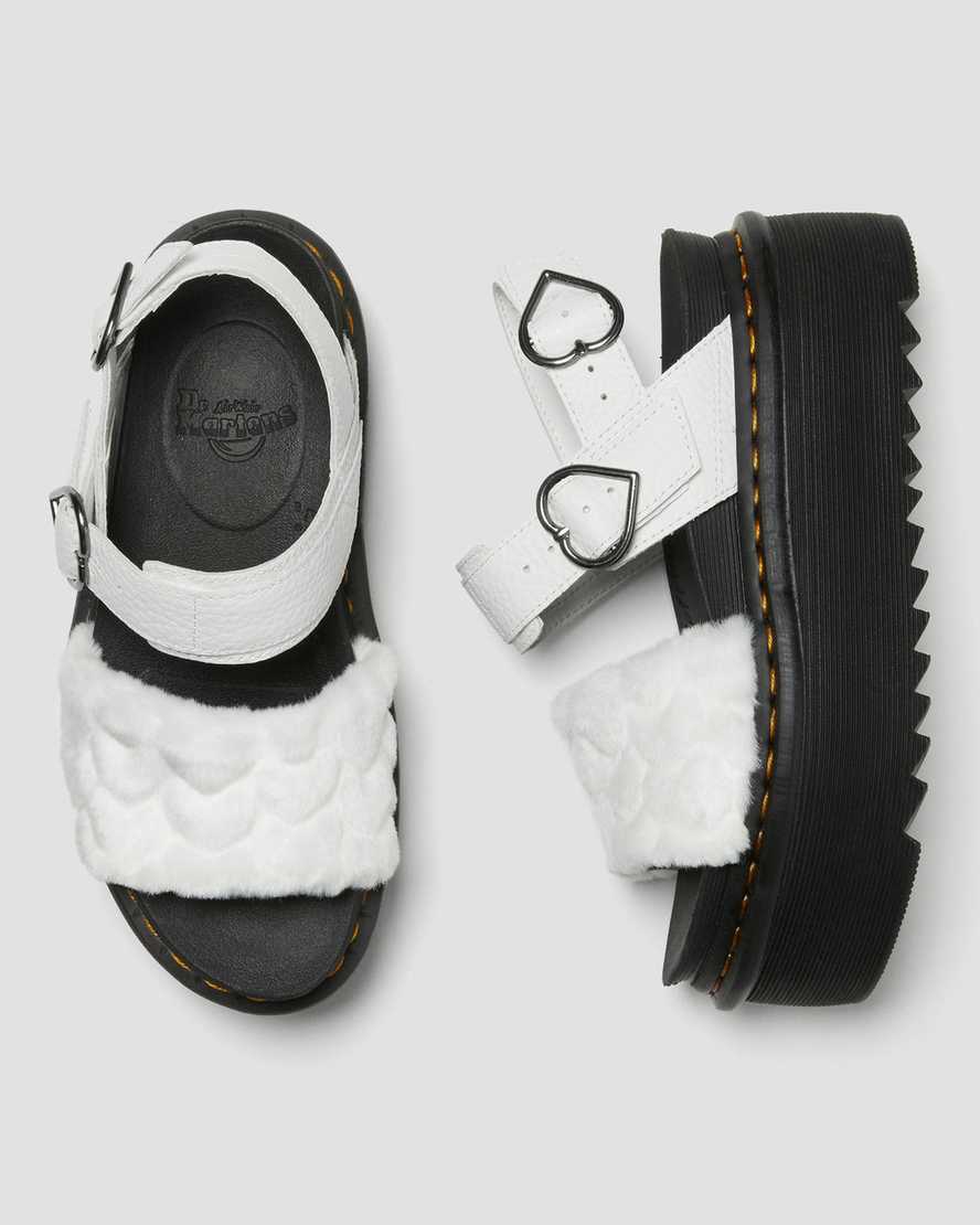 weiße dr. martens voss plateau-sandalen mit flauschigem kunstfellfutter für damen.