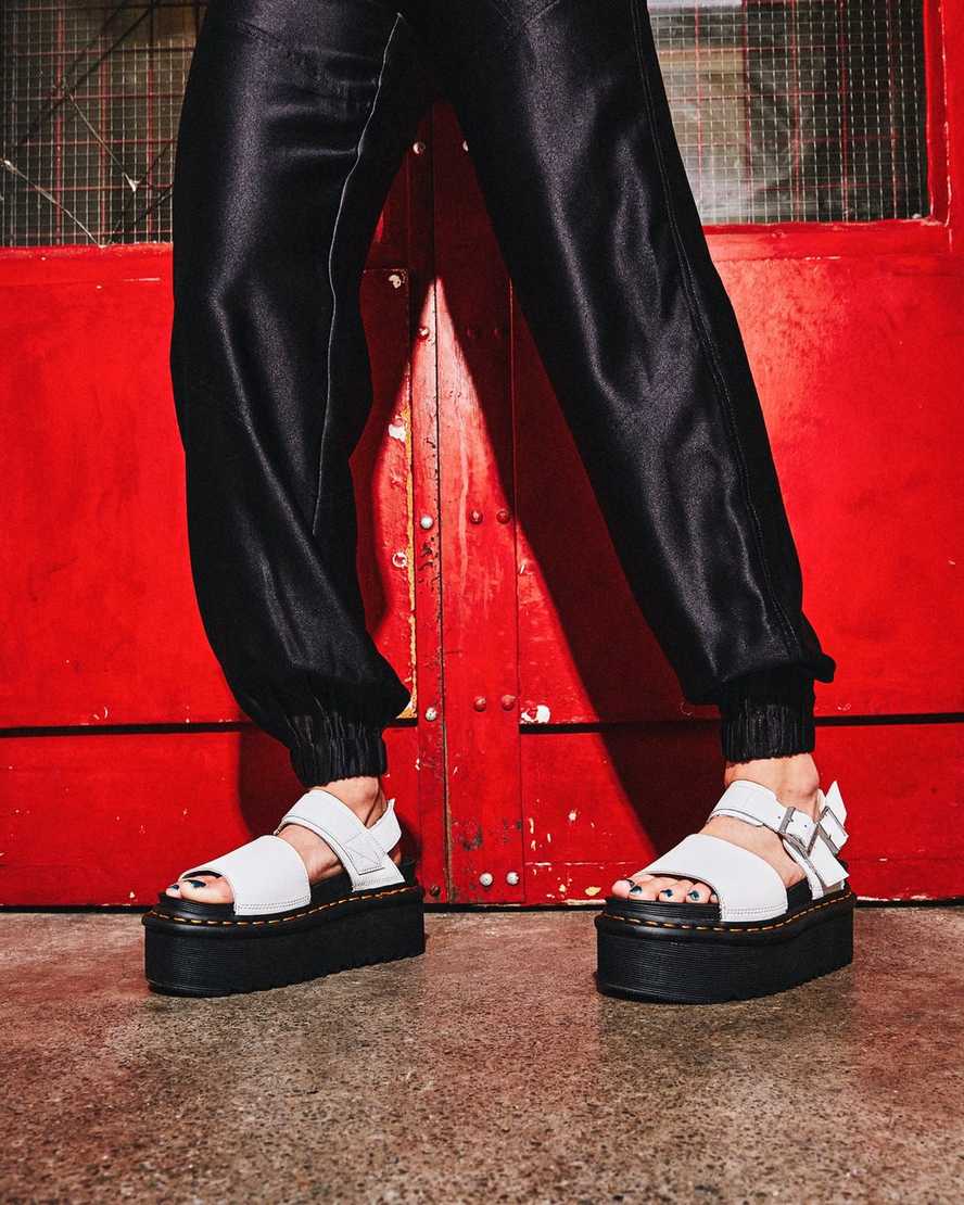 weiße dr. martens voss strap plateau-sandalen für damen