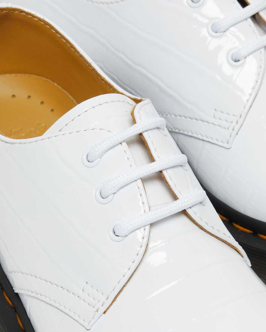 weiße dr. martens 1461 lacklederschuhe mit krokodilprägung für damen