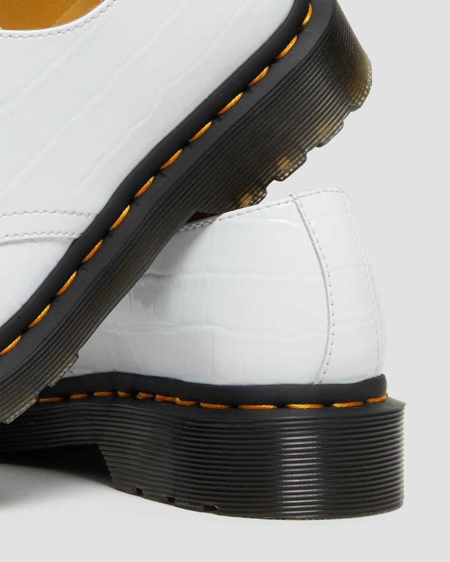 weiße dr. martens 1461 lacklederschuhe mit krokodilprägung für damen